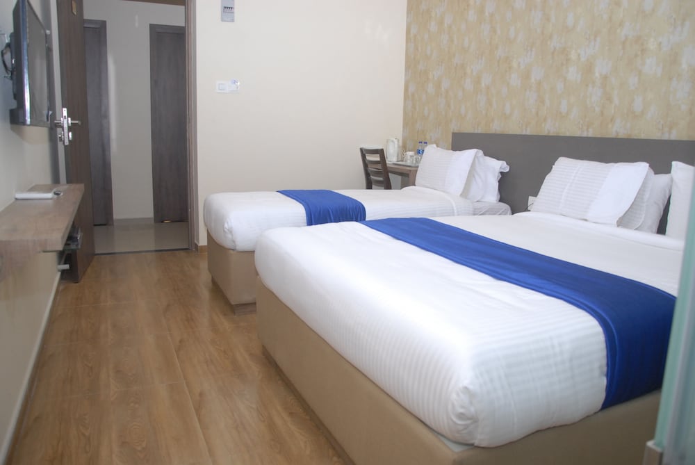 Deluxe Room - Photo 21