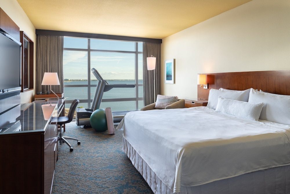 Newly Renovated Westin, Deluxe Room, 1 King Bed photo 2