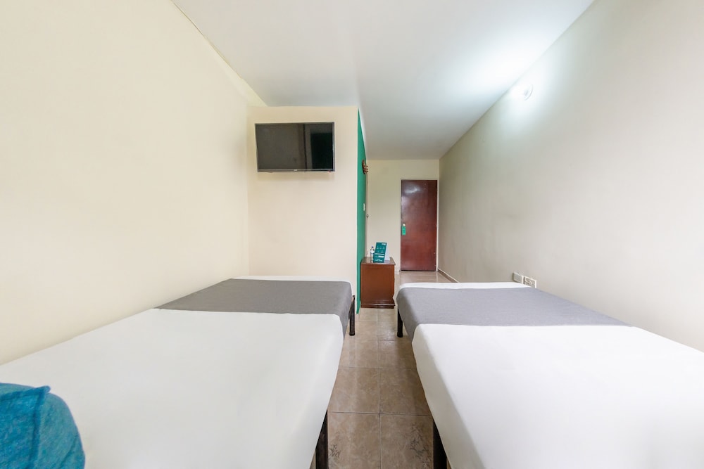 Economy Twin Room photo 2
