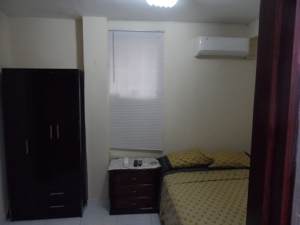 Economy Room, 1 Queen Bed photo 3