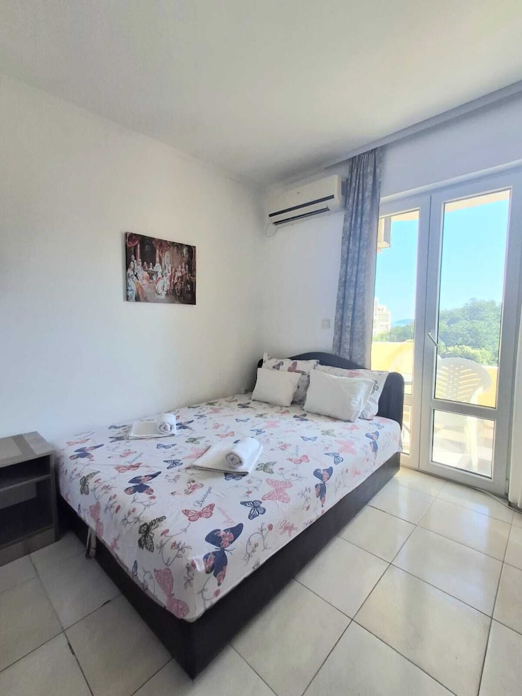 Classic Studio, Balcony, Partial Sea View