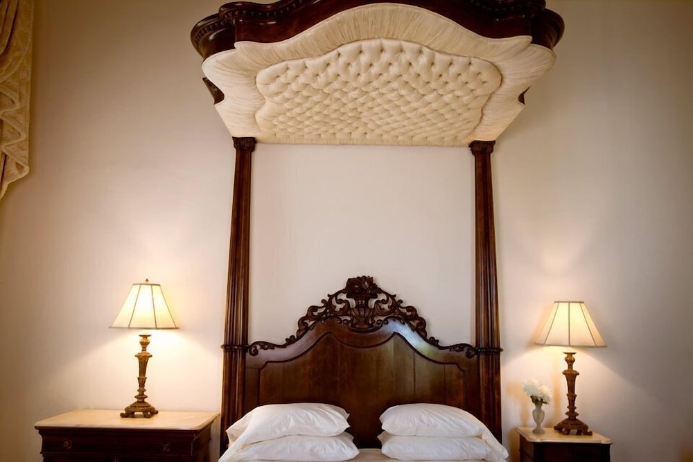 Mansion Queen Room (2nd Floor) photo 1