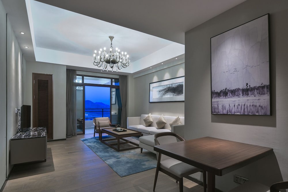 Executive Suite, Balcony, Lake View photo 1