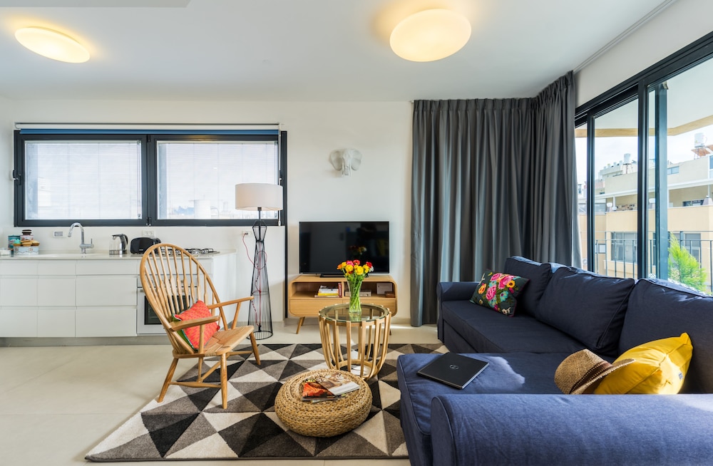 Two Bedroom Apartment with Sea View