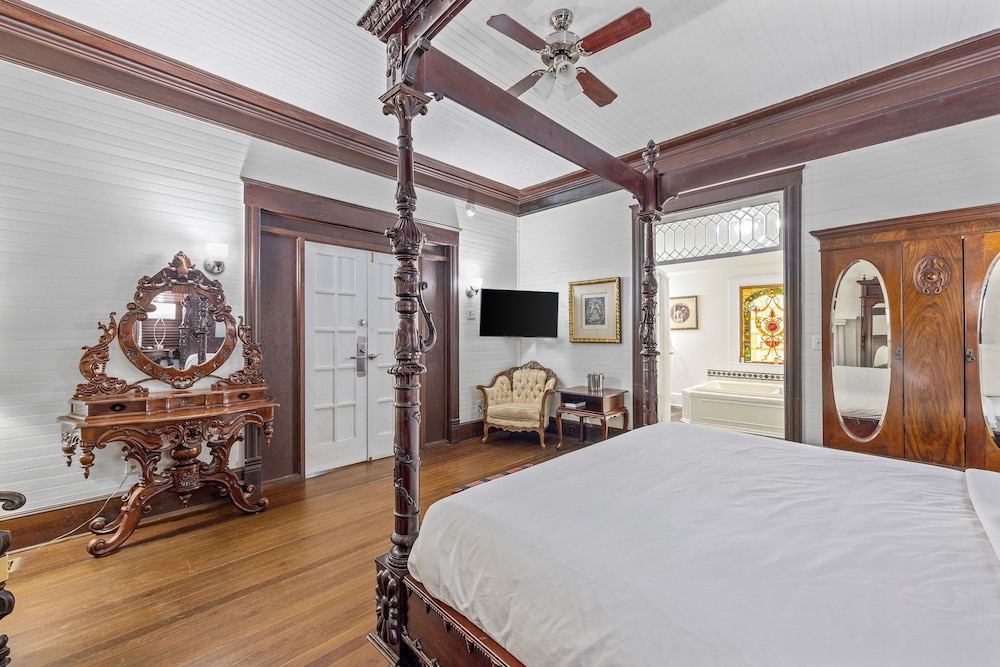 Suite, 1 King Bed, Non Smoking photo 2