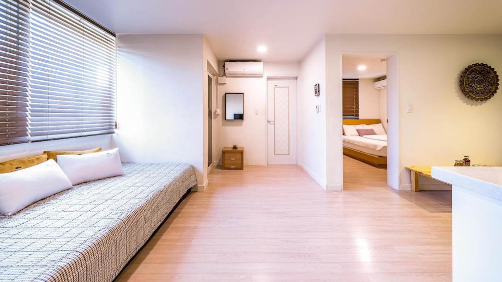 Basic Room, 1 Bedroom (202(No consecutive-night bookings)) - Photo 3