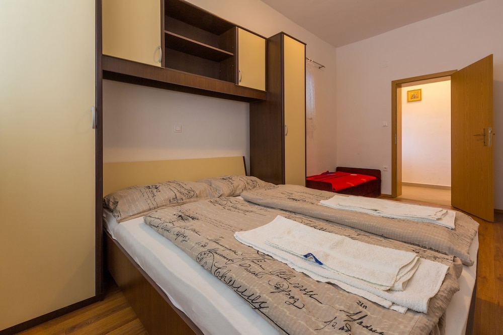 Apartment (Tomica - open pool - A3 dvosobni(5+1))