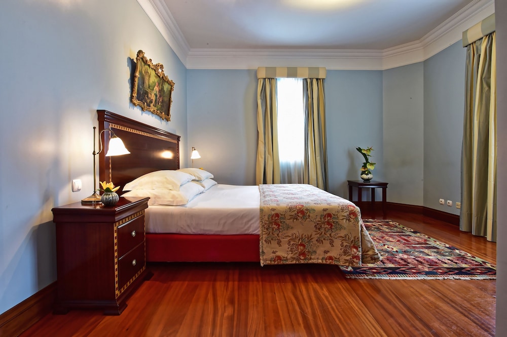 Suite - Photo 1