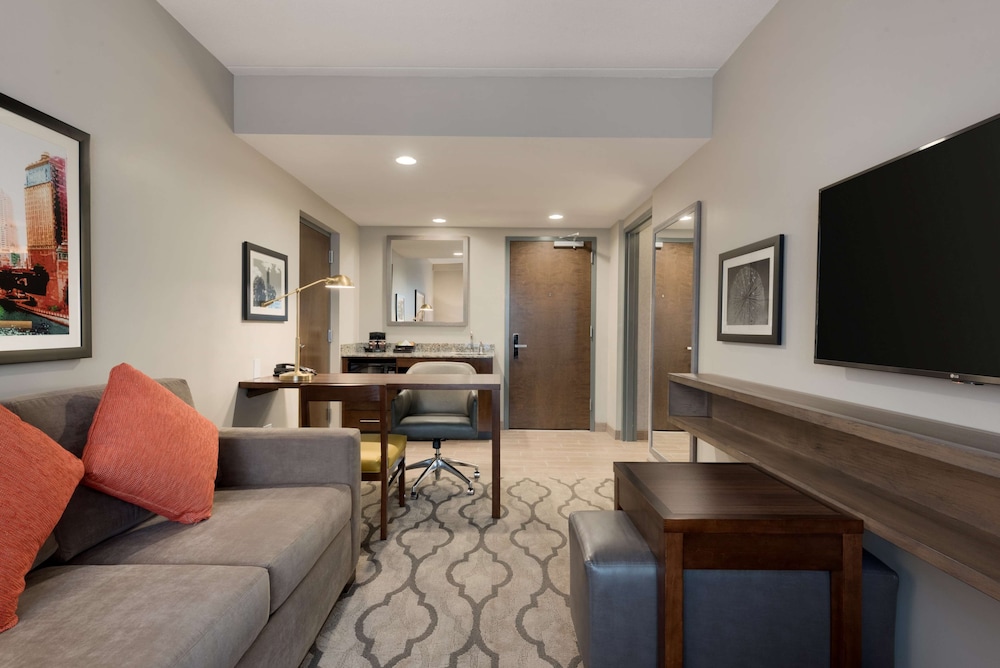 Suite, 2 Queen Beds, Non Smoking (Accessible with Roll-In Shower) photo 3