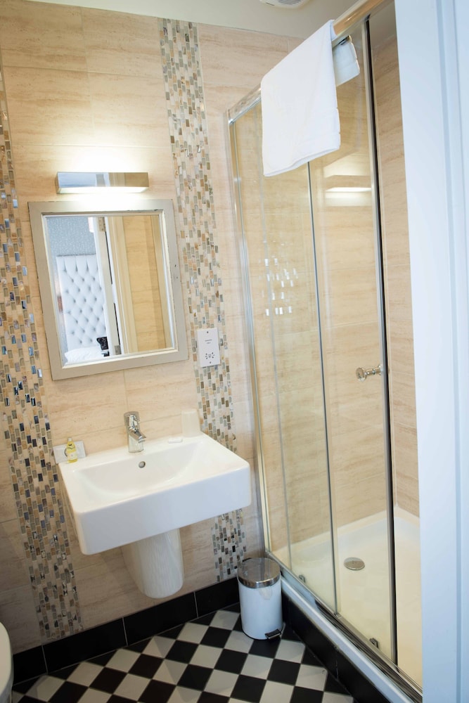 Standard Double Room, Ensuite - Photo 8