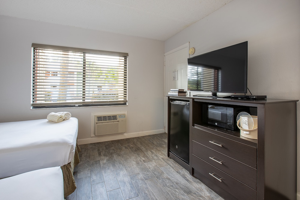 Standard Room, 2 Double Beds (Guest Room at the Oaks) - Photo 5
