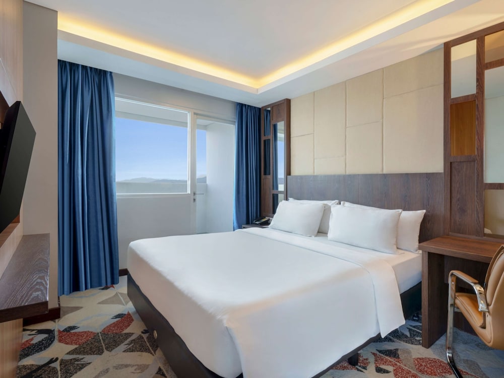2 Bedroom President Suite - King Bed 1 Queen Bed - Balcony - Sea & City View photo 2