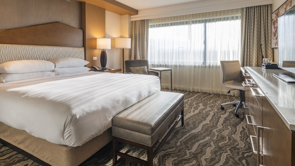 Deluxe Room, 1 King Bed, Non Smoking - Photo 1