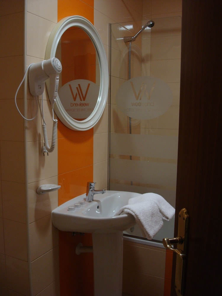 Standard Double Room (2 single beds or 1 queen size bed) photo 3
