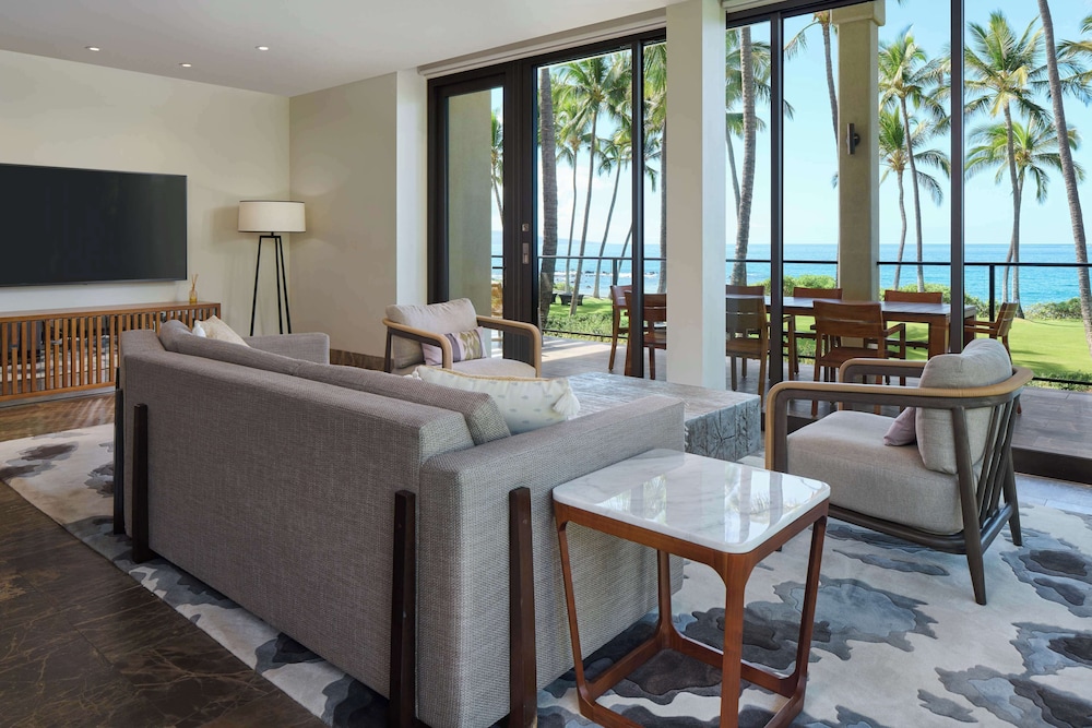 2 Bedroom Villa, Oceanfront (1 King, 2 Double Beds)