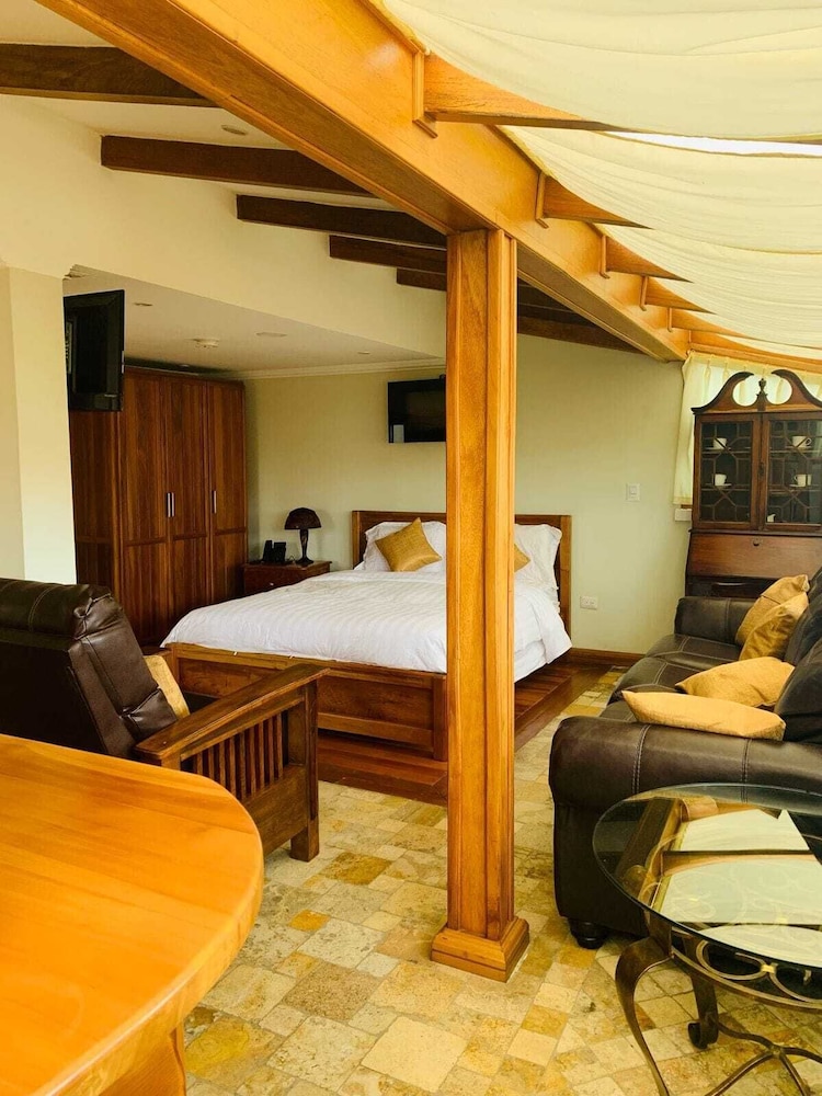 Deluxe Suite, City View photo 3