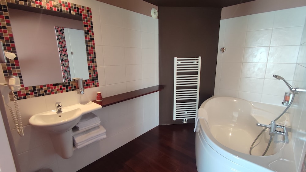 Superior Double Room, 1 Queen Bed with Sofa bed, Bathtub, Oceanfront photo 2