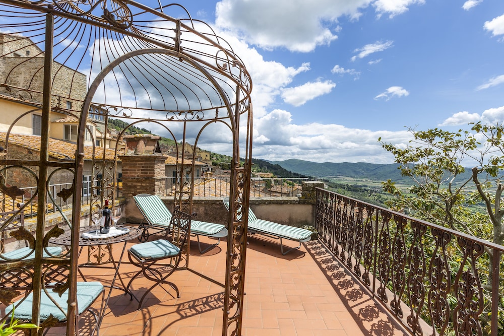 Panoramic Studio Suite, 1 Bedroom, Terrace, Valley View - Photo 4
