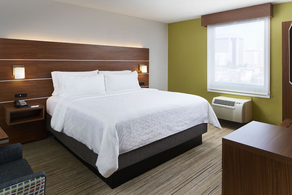 Standard Room, 1 King Bed, Accessible (Mobility Accessible) - Photo 5