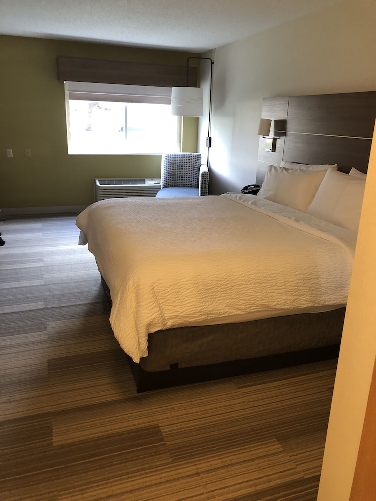 Standard Room, 1 King Bed, Accessible (Communication Accessible) - Photo 1