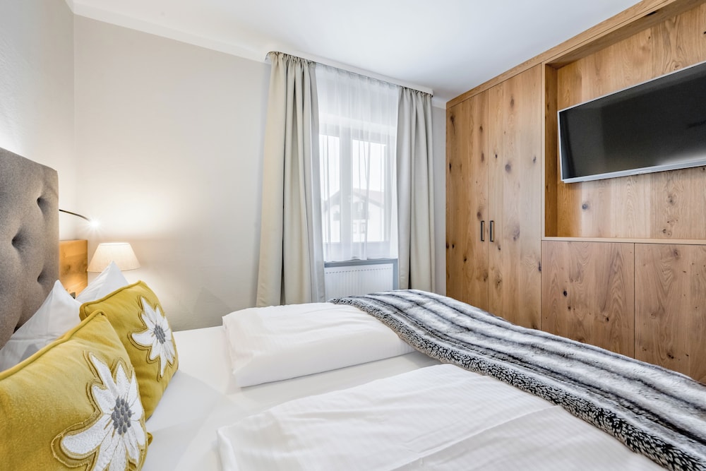 Premium Suite, 1 Bedroom, Non Smoking, Mountain View photo 2