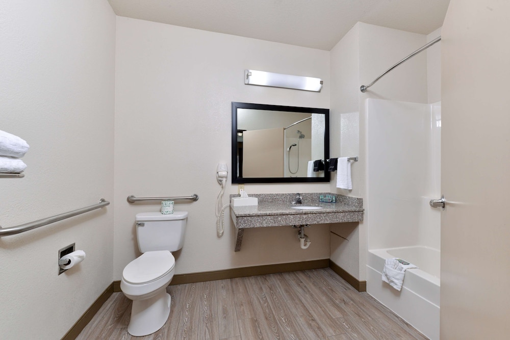 Business Room, 1 King Bed, Non Smoking - Photo 9