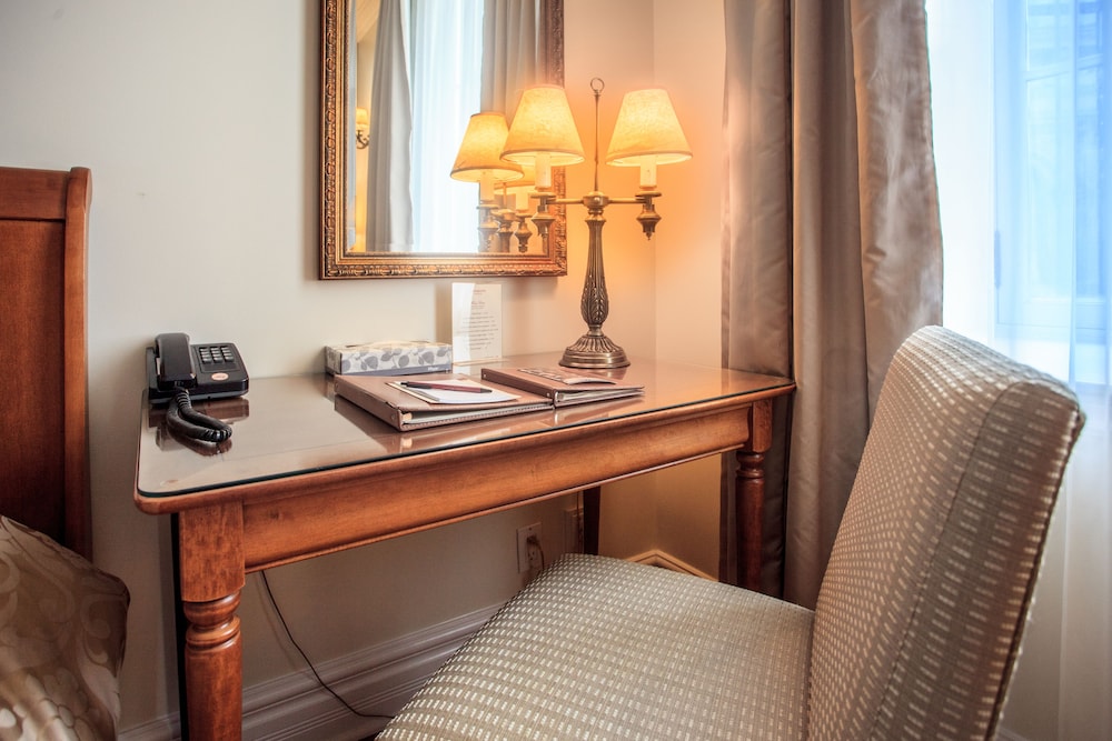 Premier Room, 1 King Bed - Photo 3