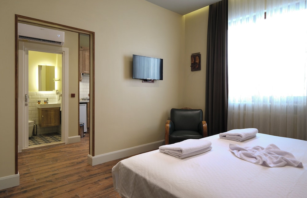 Exclusive Room, 1 King Bed with Sofa bed photo 3