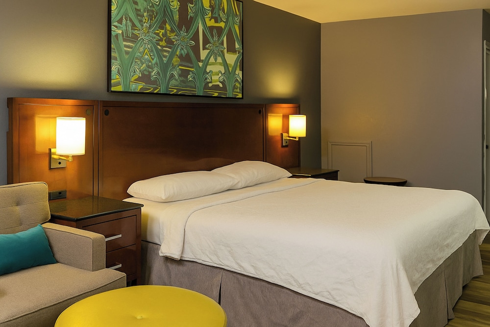 Room, 1 King Bed, Non Smoking - Photo 6