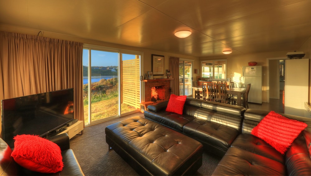 Basic Cottage, 3 Bedrooms, Ocean View photo 1