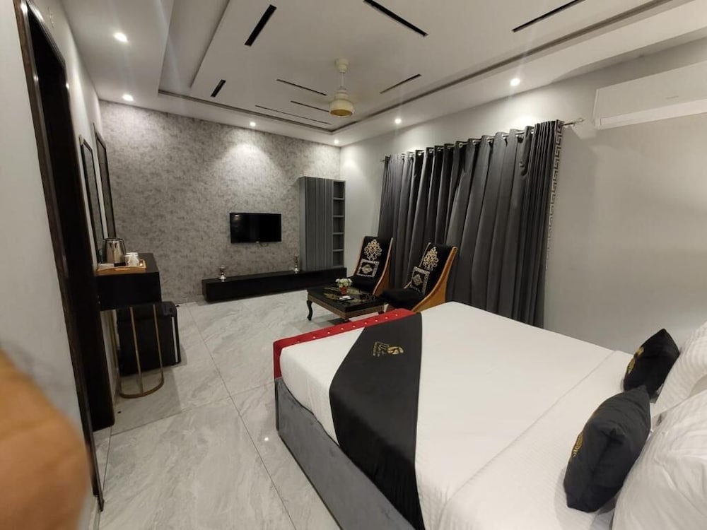 Deluxe Room, City View