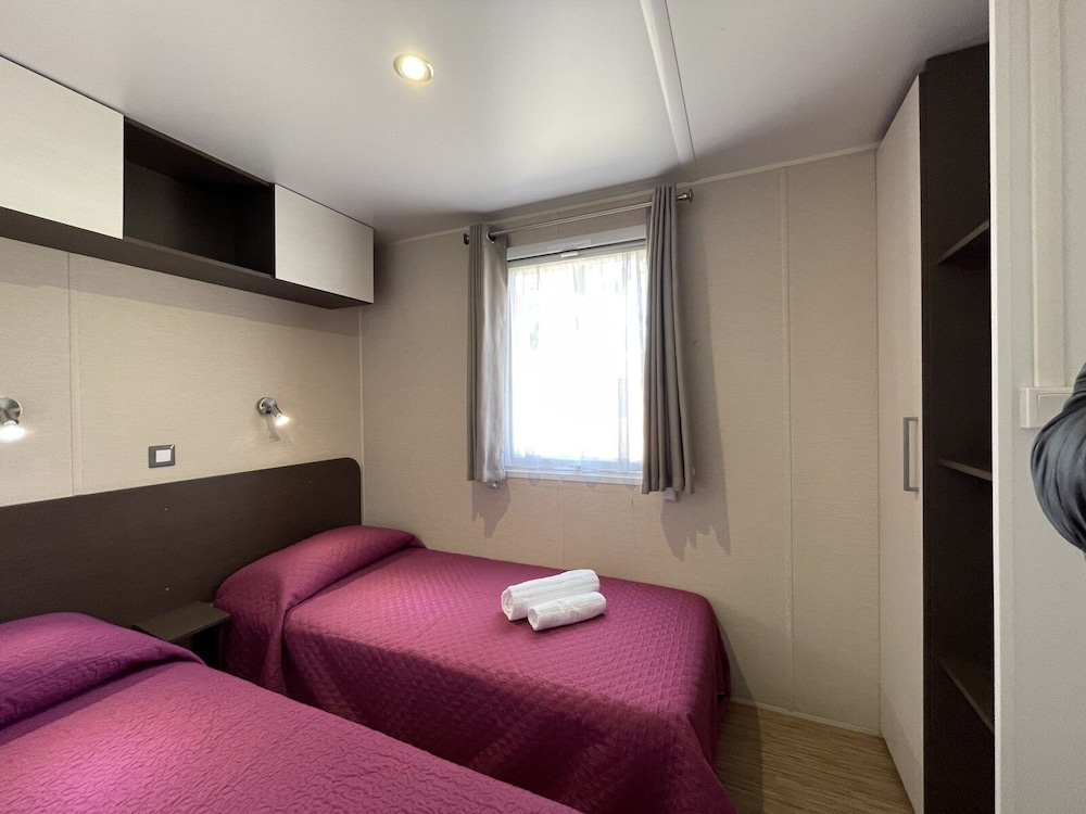 Deluxe Mobile Home photo 3