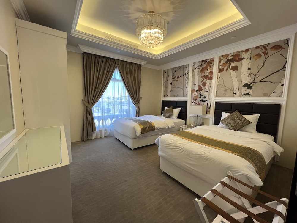 Superior Suite - Photo 8
