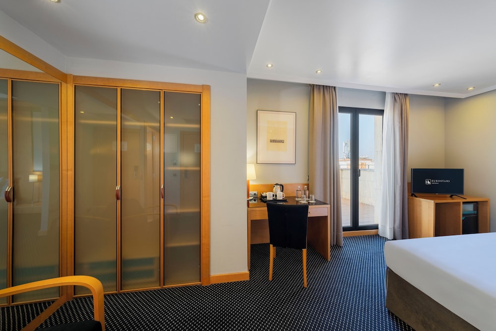 Premium Double Room, Balcony - Photo 4