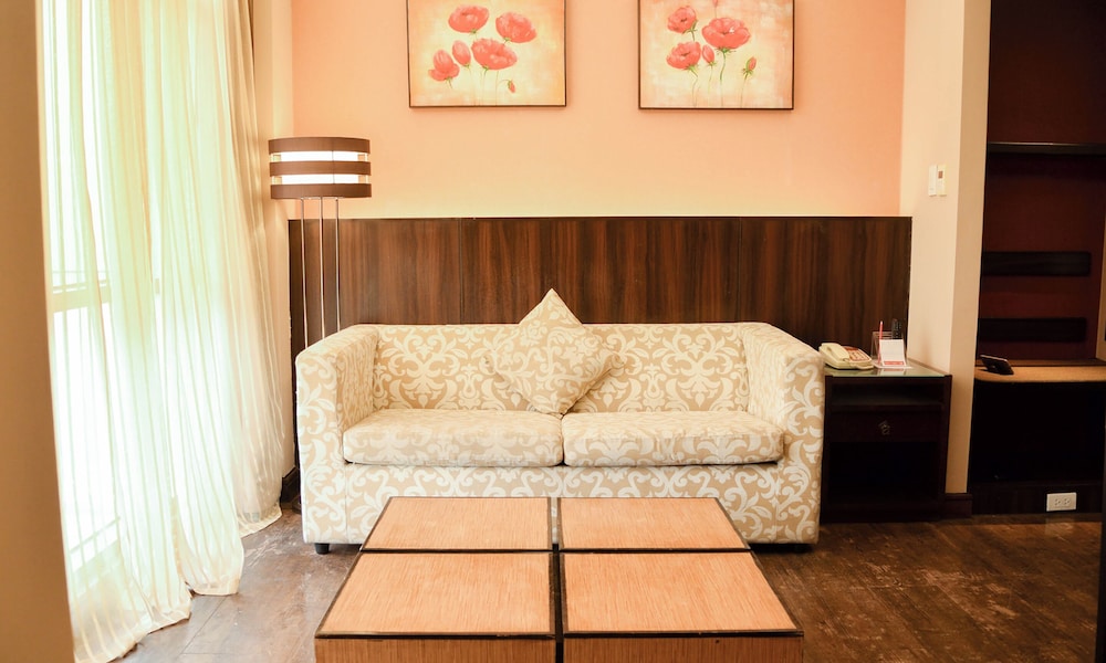 Ramada Suite - Photo 22