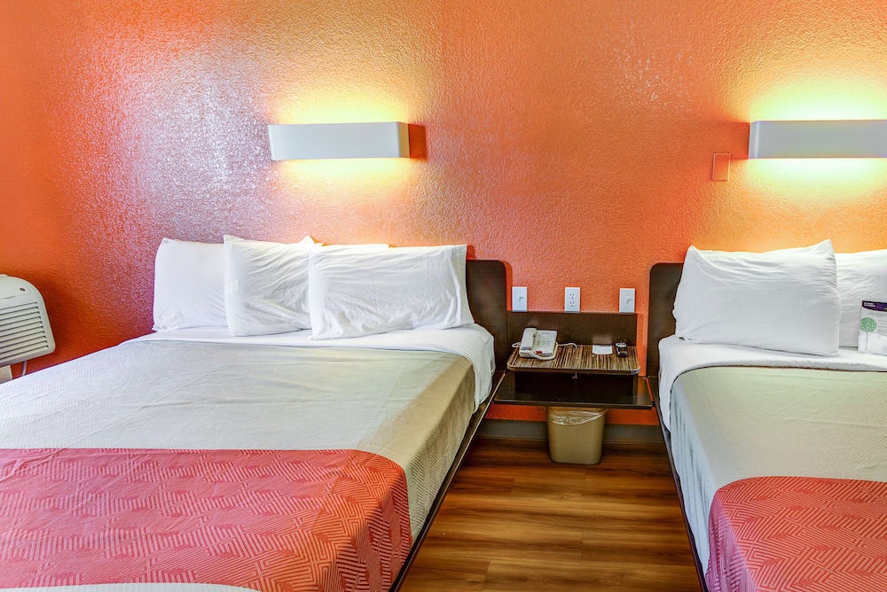 Deluxe Room, 2 Queen Beds, Non Smoking, Refrigerator & Microwave - Photo 3