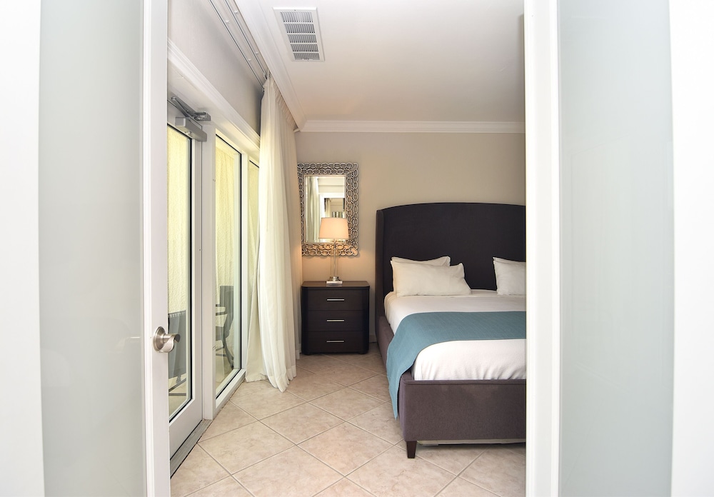 Grand Suite, 1 King Bed with Sofa bed, Ocean View, Beachfront photo 2