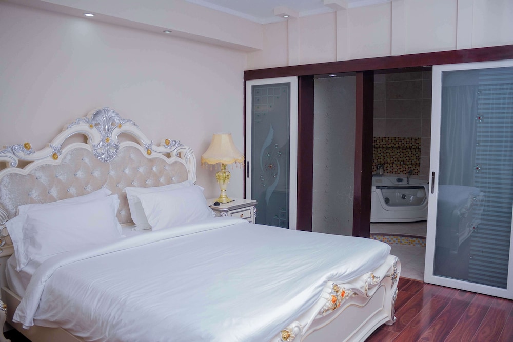 Suite, 1 King Bed, Non Smoking, Kitchen (Separate Lounge)