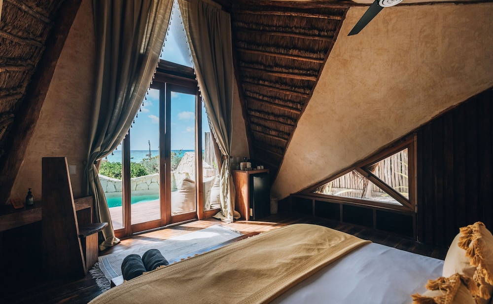 Oceanfront Suite with Plunge Pool