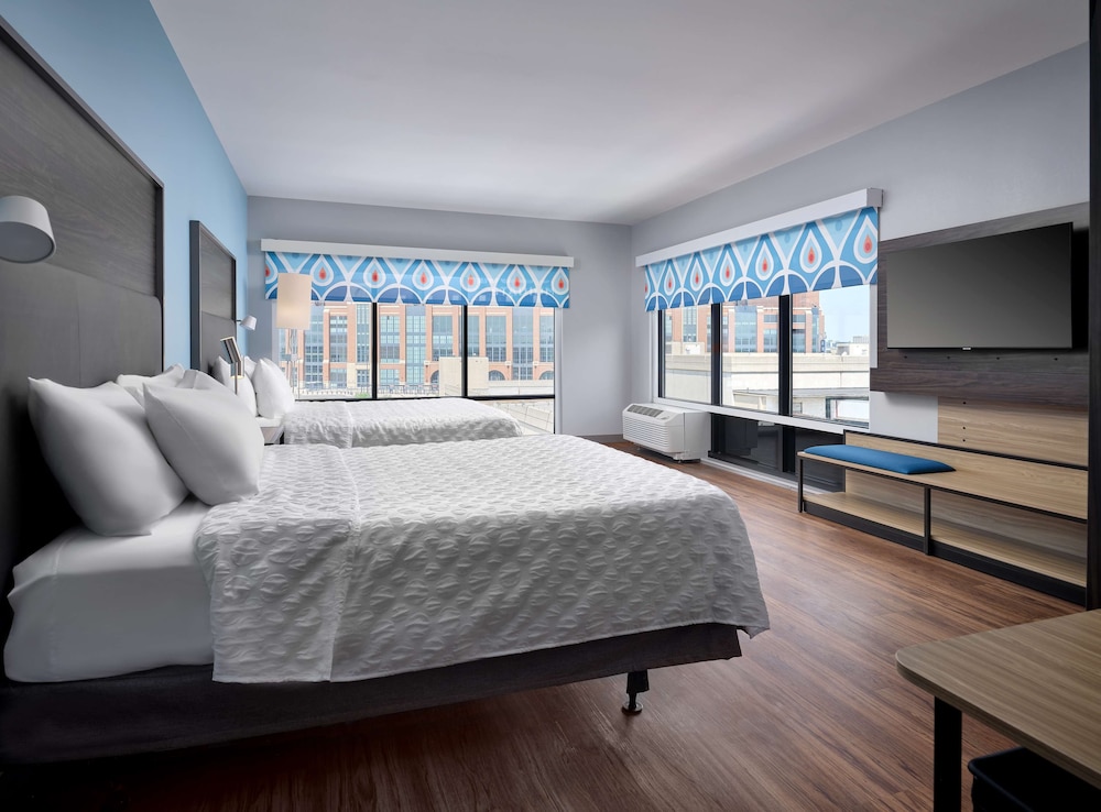 Room, 2 Queen Beds, Accessible (Roll-In Shower) - Photo 4