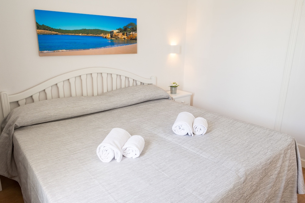 Apartment, 2 Bedrooms, Balcony, Pool View - Photo 3