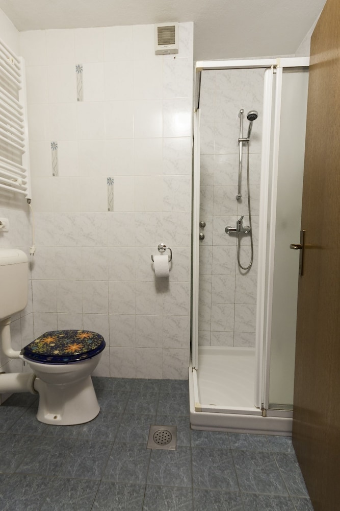 Double Room (Basement) photo 3