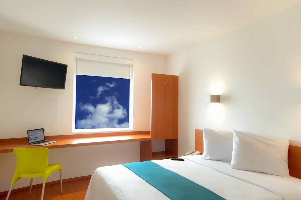 Superior Room, 1 Queen Bed photo 3