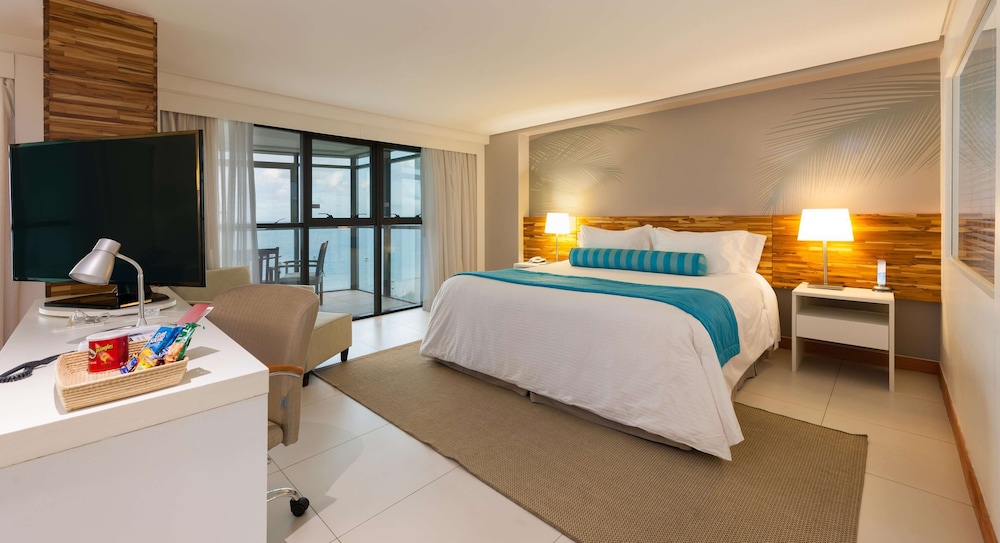 Suite, 1 King Bed, Balcony, Oceanfront thumbnail 6