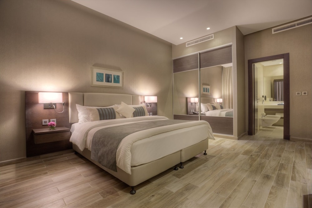One-Bedroom Grand Suite photo 1