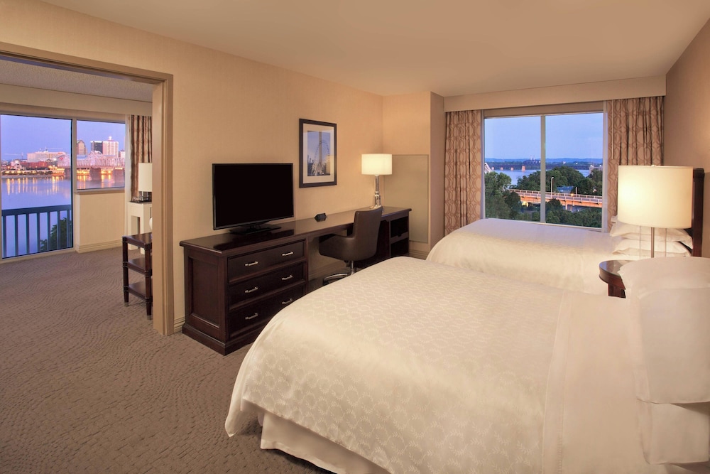 Club Suite, 2 Double Beds, River View photo 2