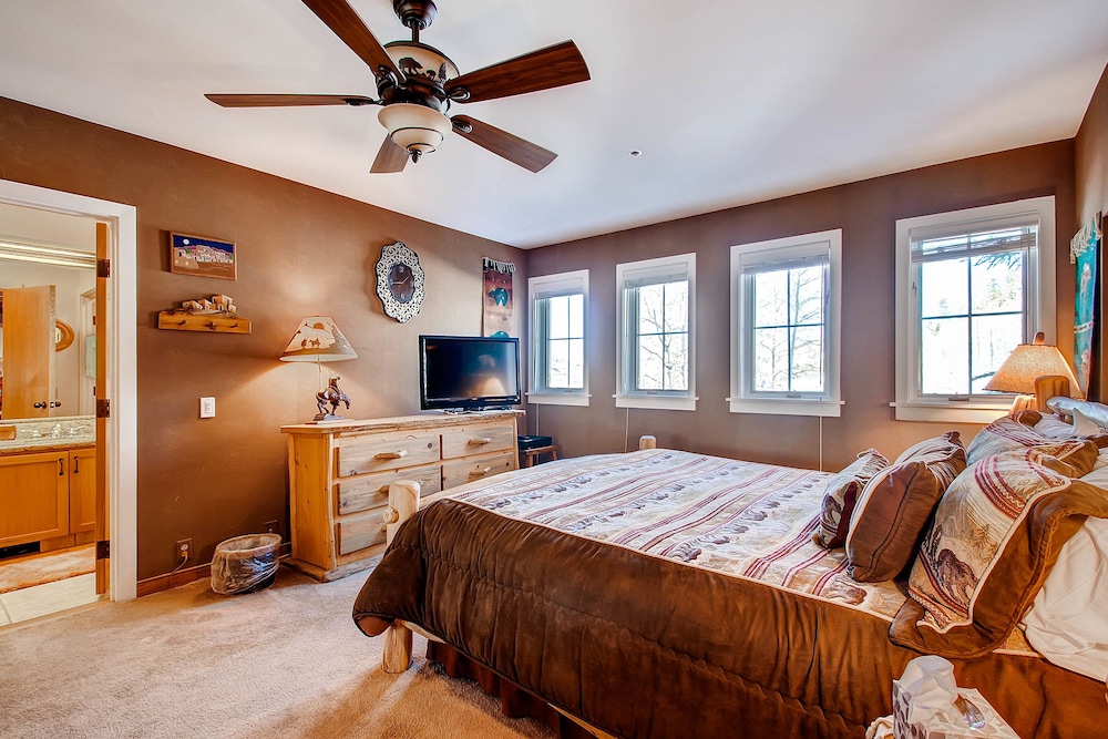 Condo, Multiple Beds (Centennial 2 Bedroom Condo unit no. 1) photo 1