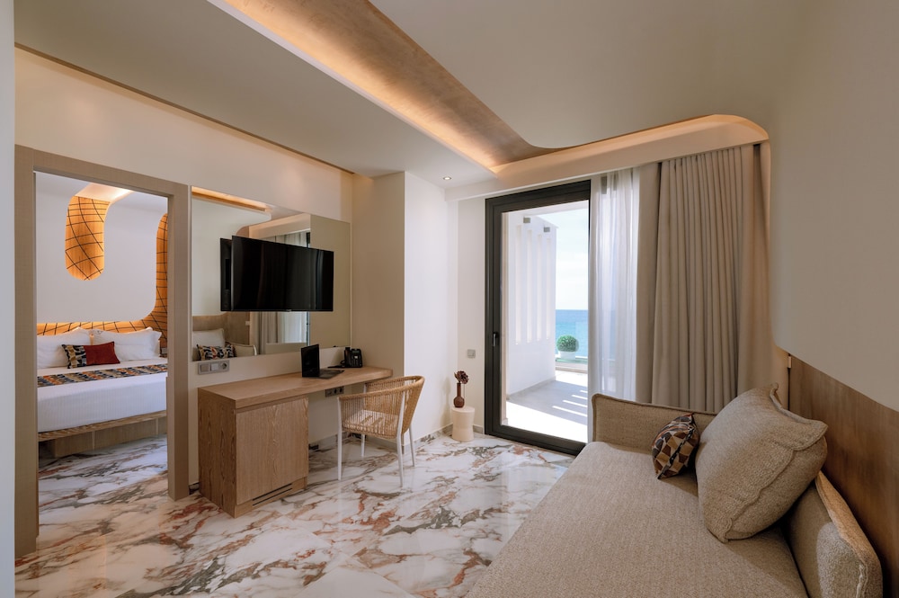 Comfort Condo, Sea View