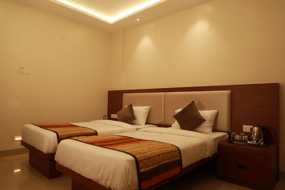 Deluxe Twin Room with Balcony - Photo 20