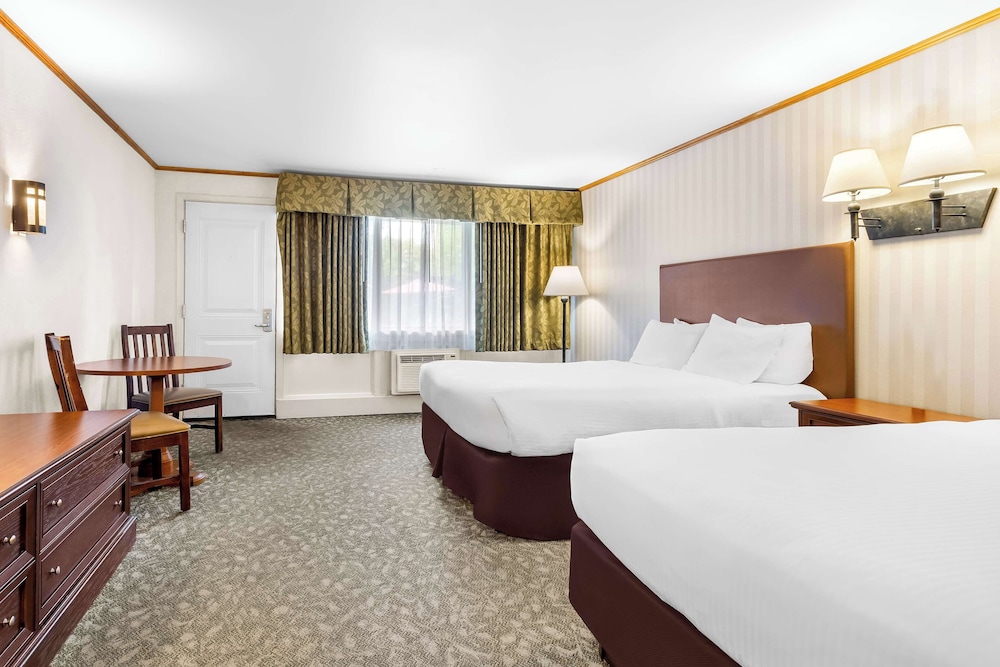 Standard Room, 2 Queen Beds, Accessible, Bathtub - Photo 4